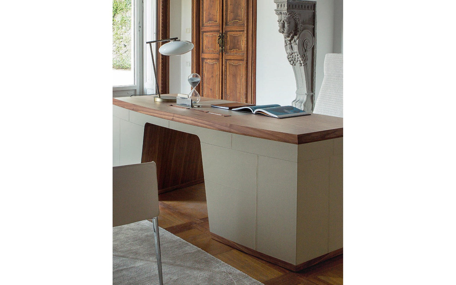Flavio Desk