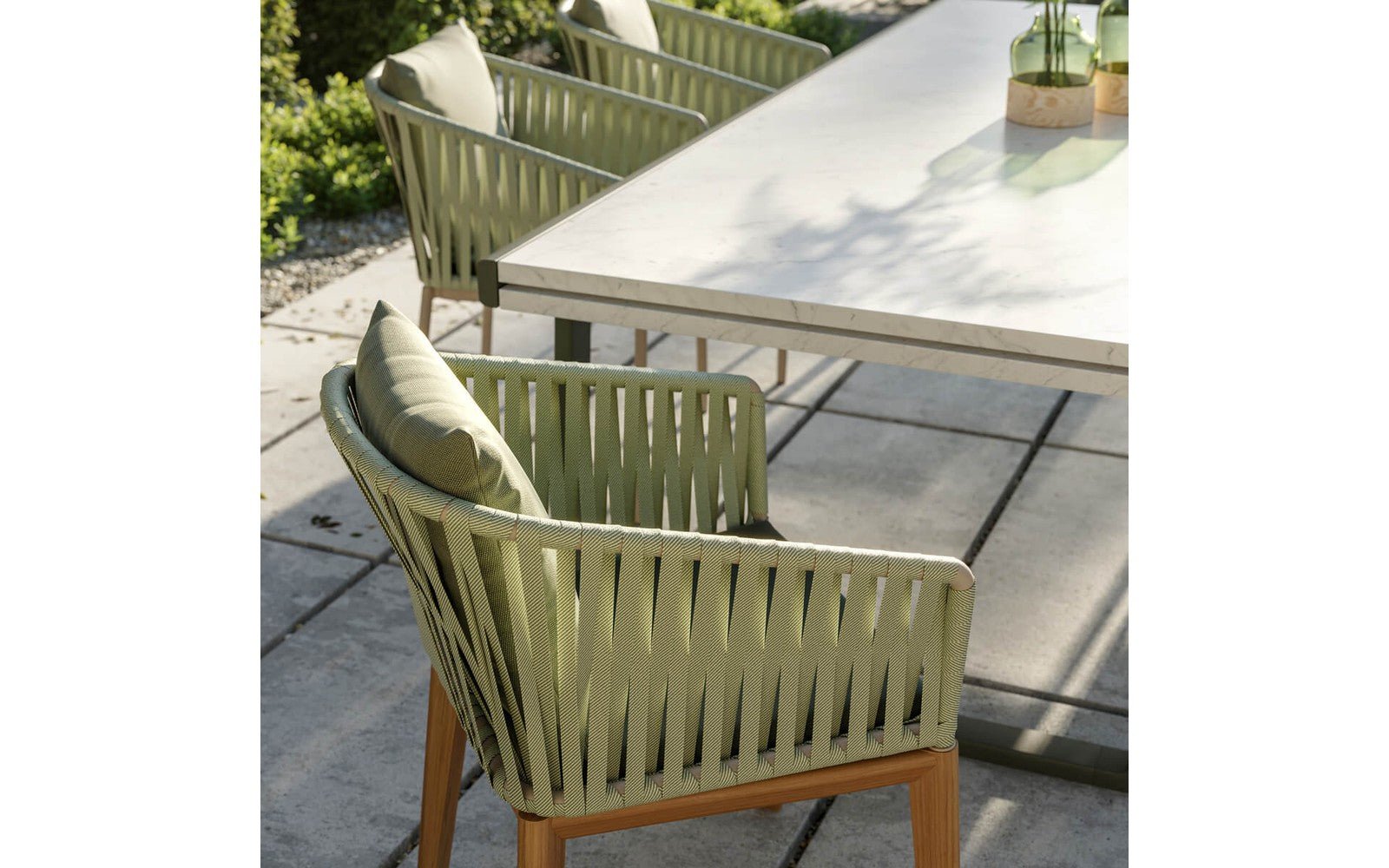 Bitta Extendable Outdoor Table
