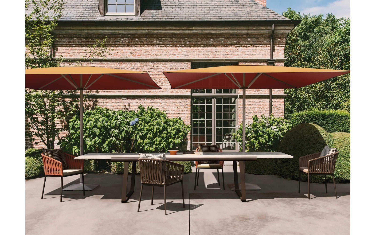 Bitta Extendable Outdoor Table