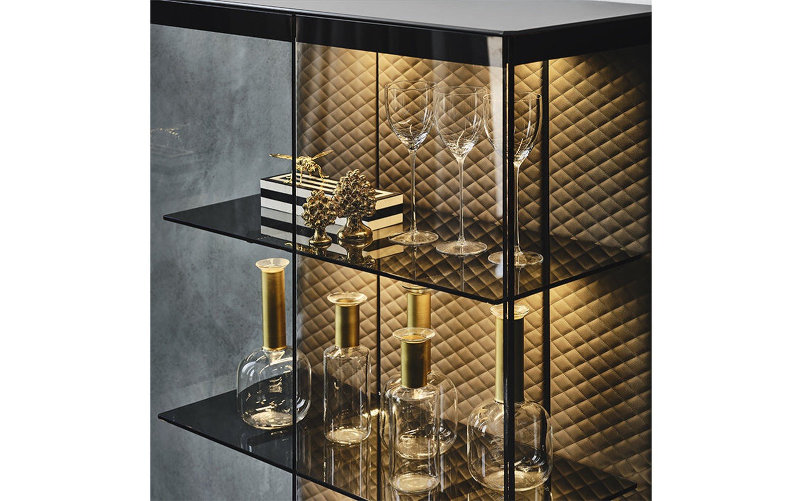 Boutique Alta Cabinet