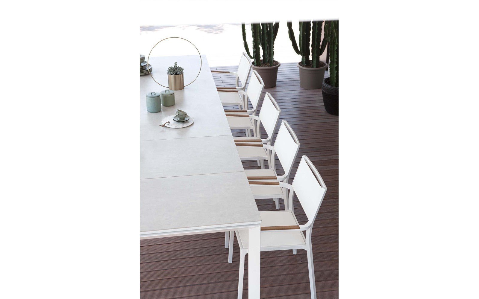 Bridge Extendable Outdoor Table