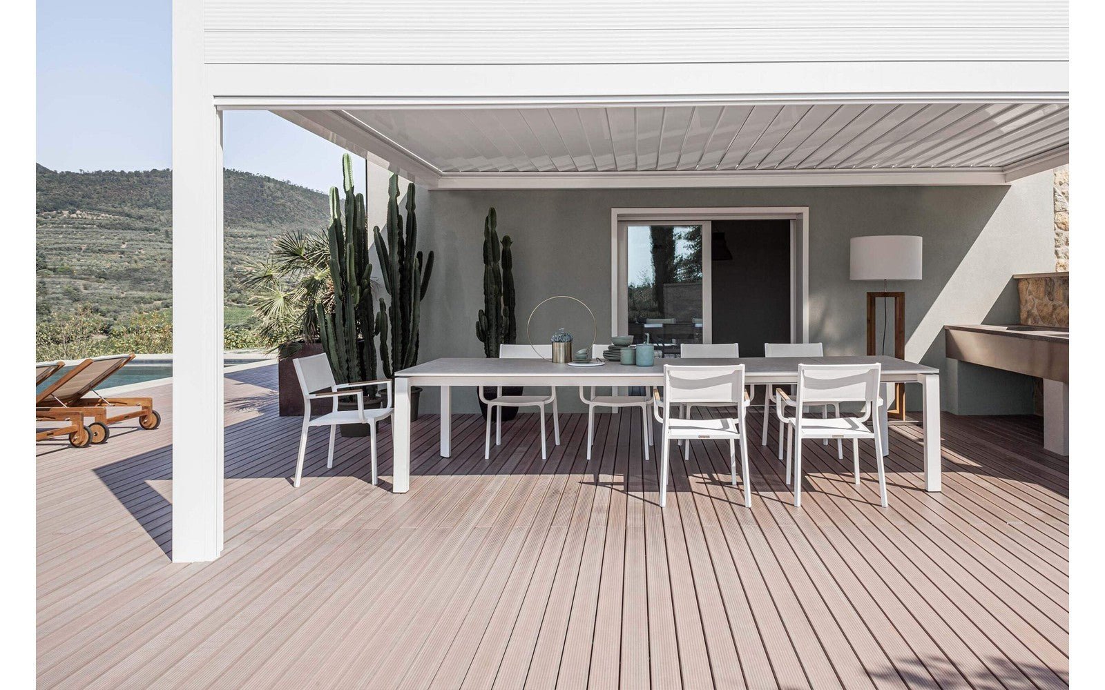 Bridge Extendable Outdoor Table