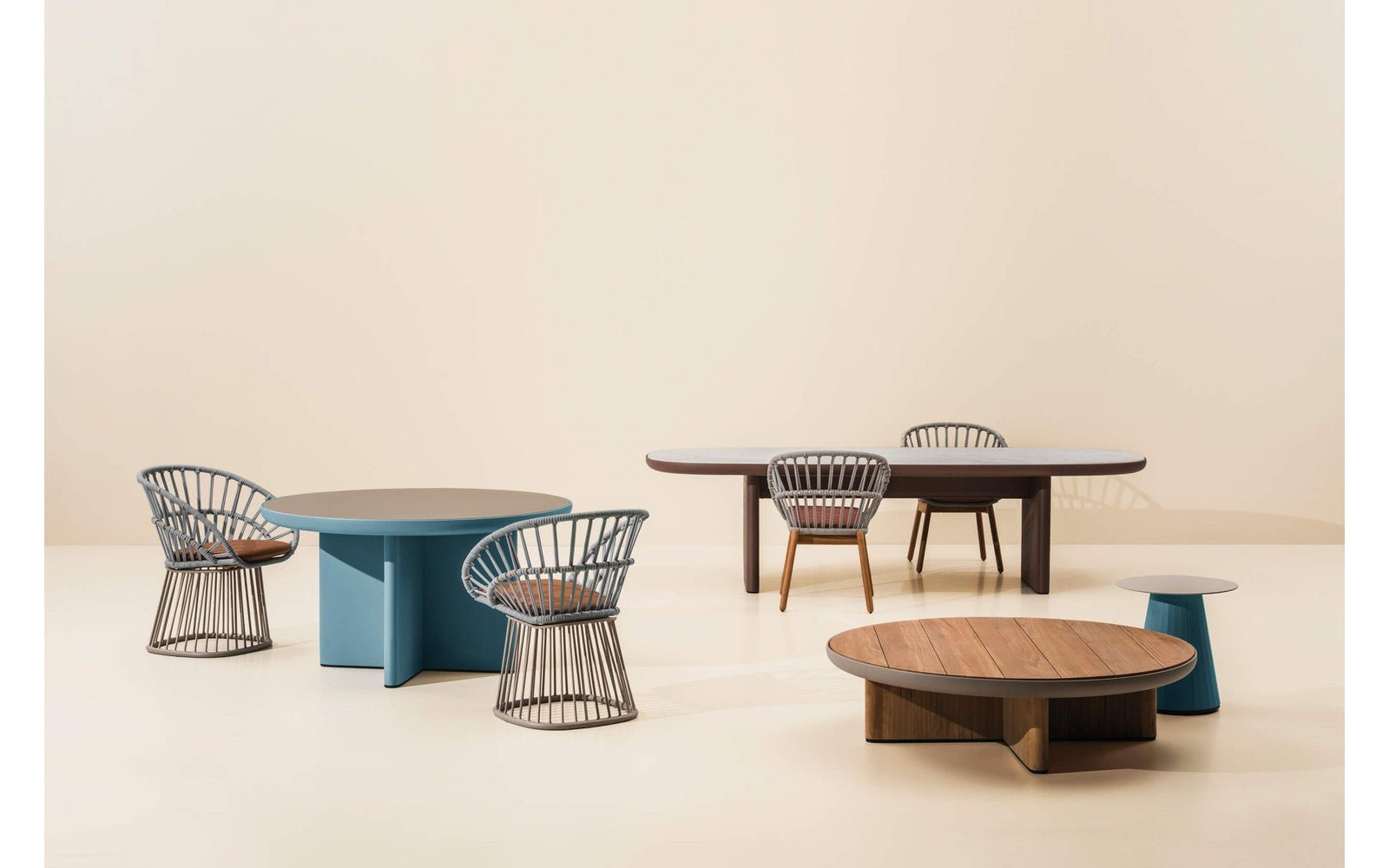 Cala Oval Outdoor Table