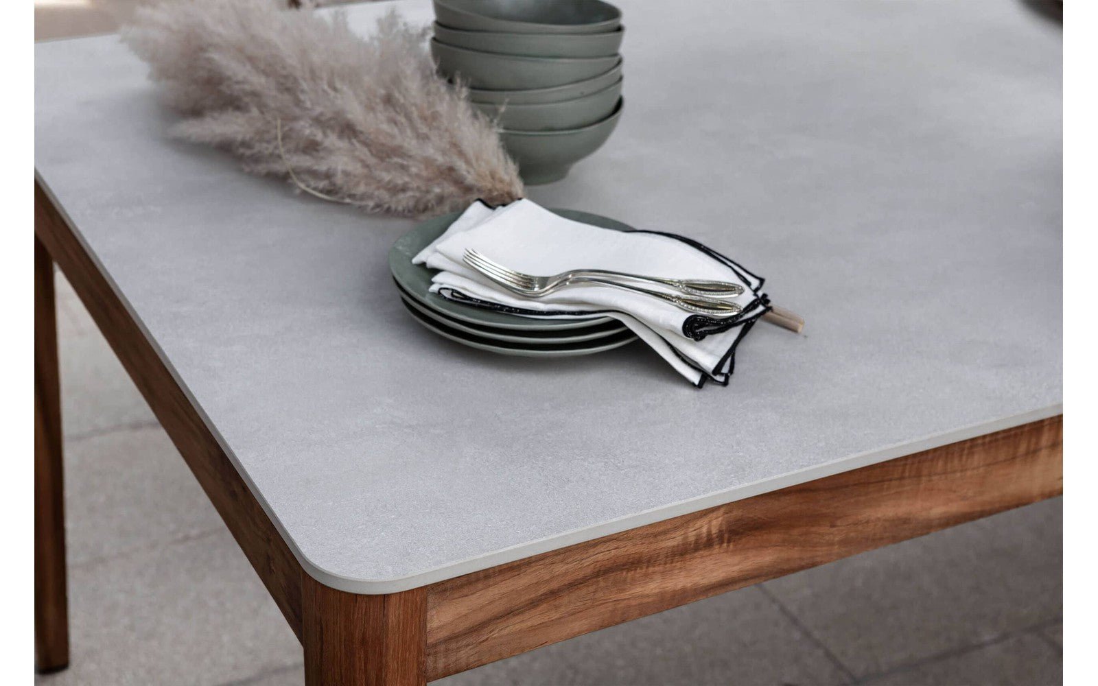 Dakota Table