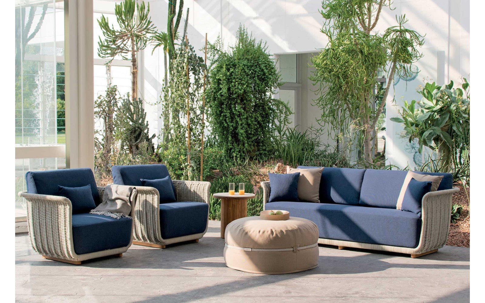 Frisbee Outdoor Coffee Table