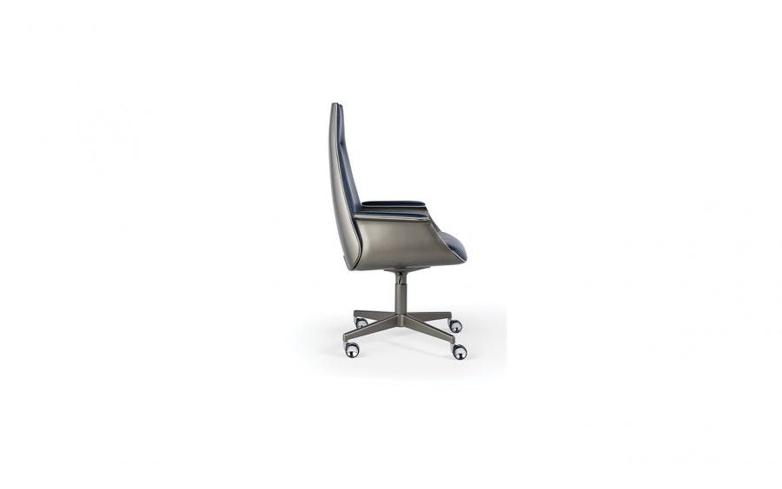 Minerva Poltrona Chair