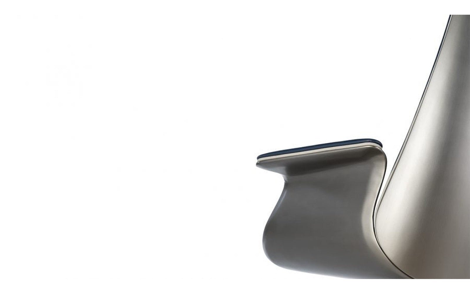 Minerva Poltrona Chair