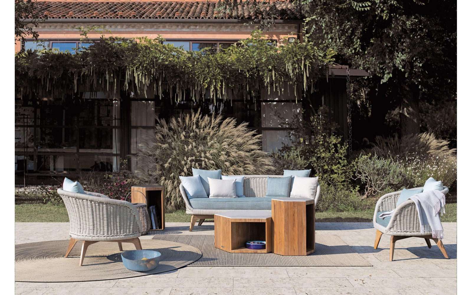 Zeta Outdoor Coffee Table