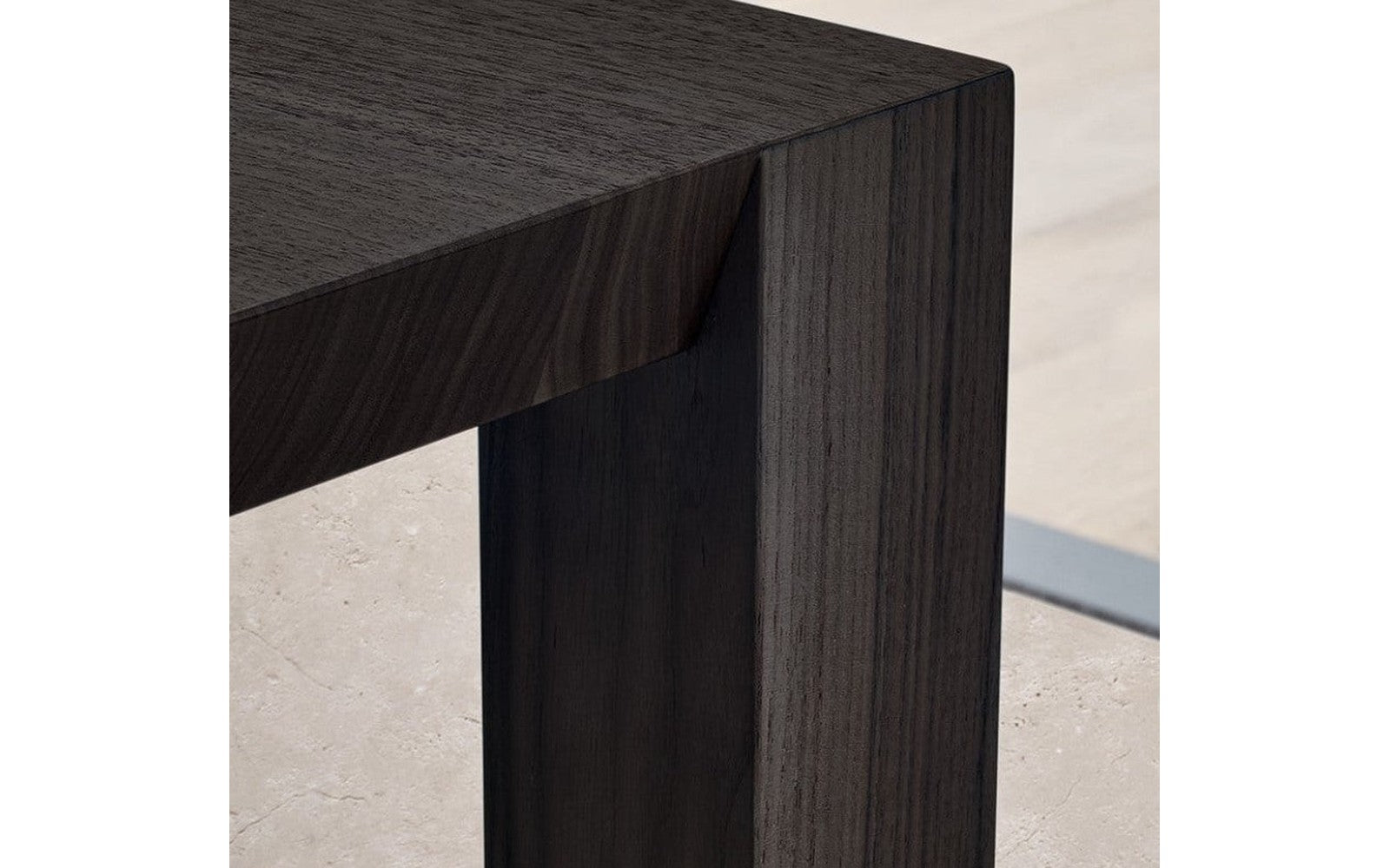 Blade Table