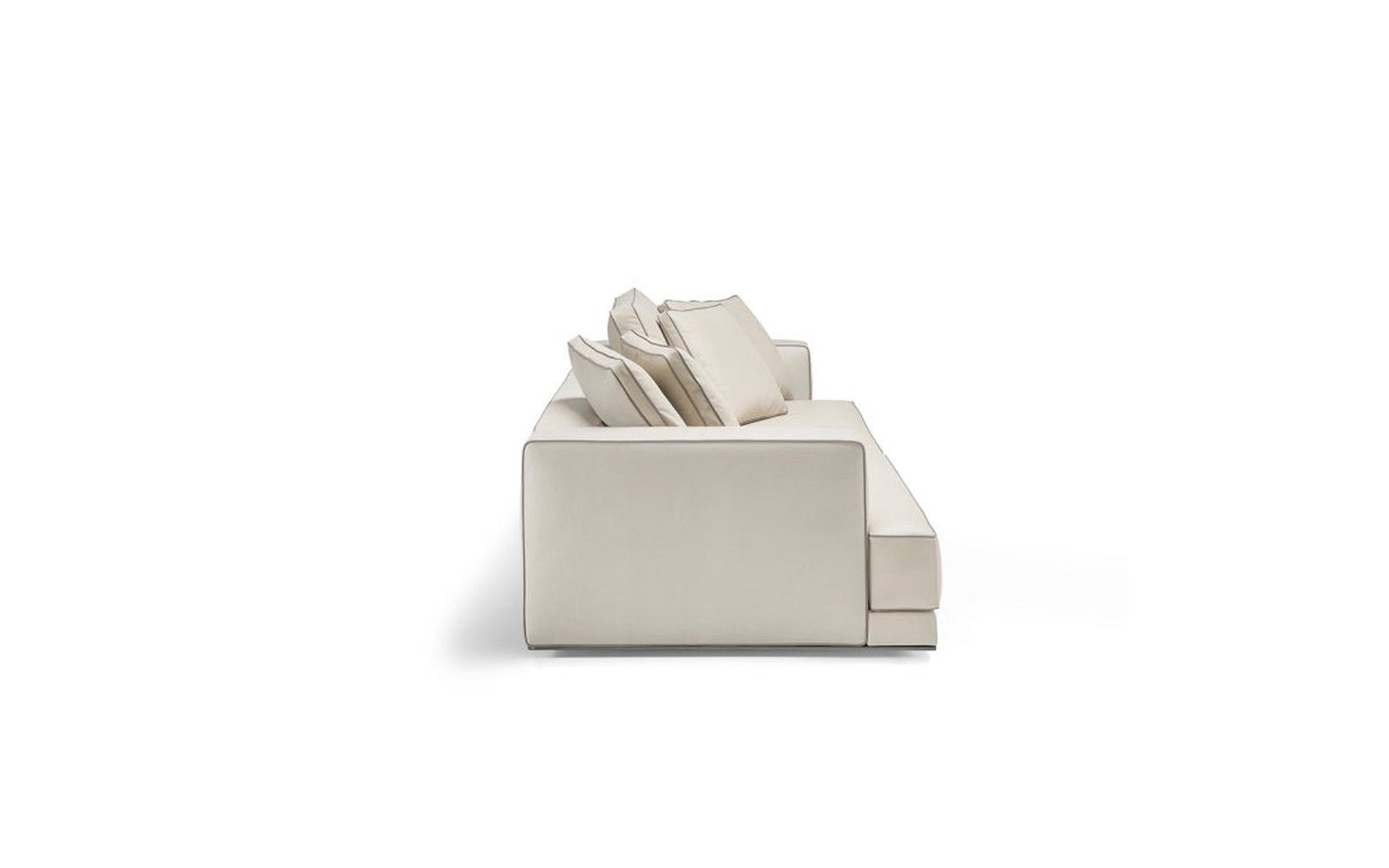 Augusto Loveseat