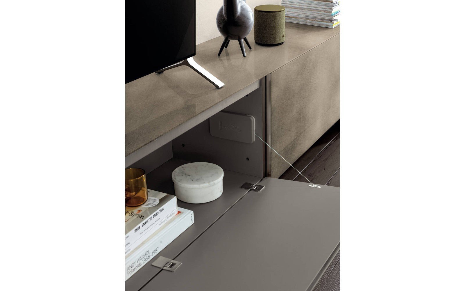 Materia Tv Unit