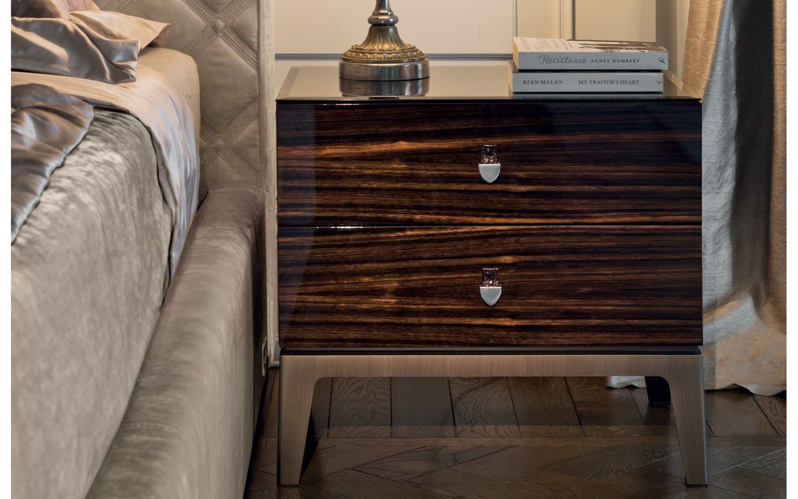 Longhi-Sir Nightstand